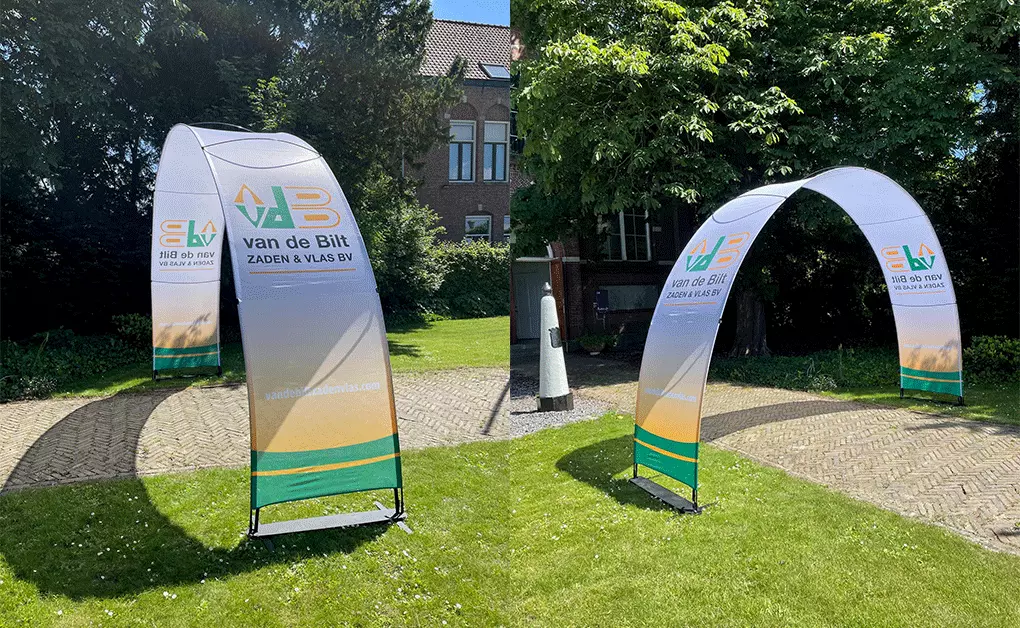 Bannerbow, roll-up banners en balie